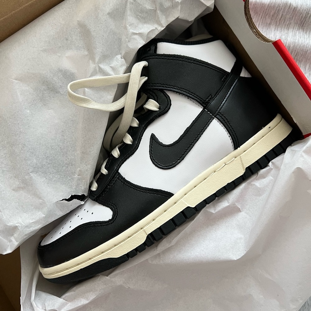 SOLD | Nike Dunk High | Vintage Black | 7W